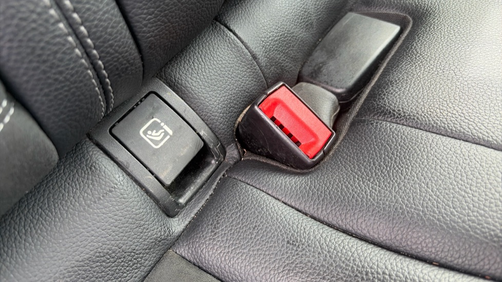 Mercedes-Benz C-Class C200 AMG Line Premium 5dr 9G-Tronic Petrol Estate - Image 16
