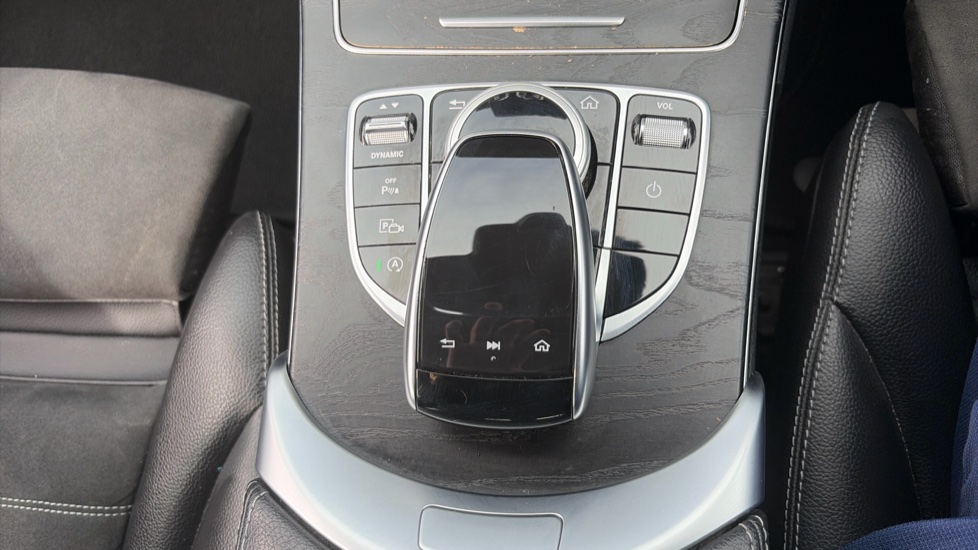 Mercedes-Benz C-Class C200 AMG Line Premium 5dr 9G-Tronic Petrol Estate - Image 32