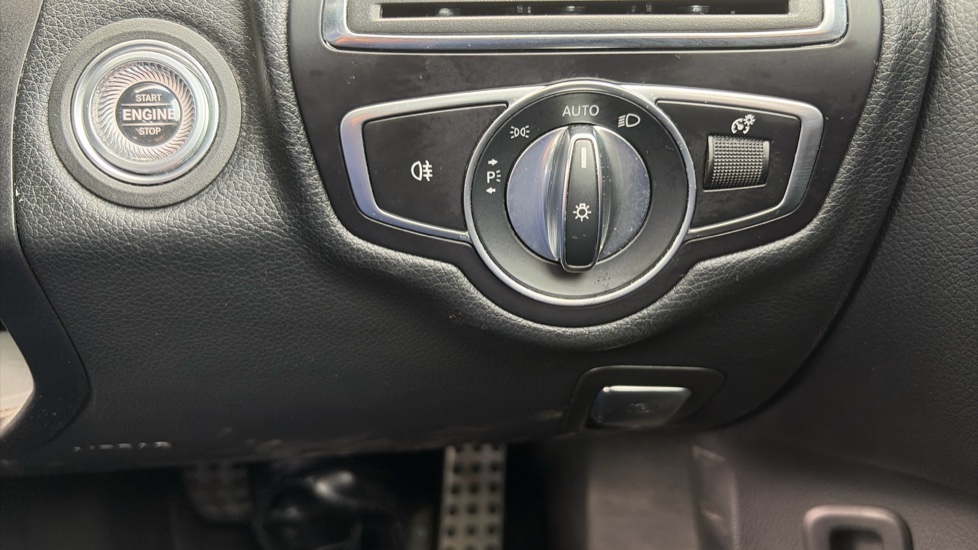 Mercedes-Benz C-Class C200 AMG Line Premium 5dr 9G-Tronic Petrol Estate - Image 33