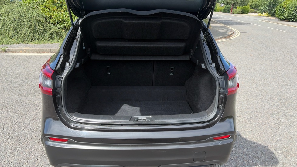 Nissan Qashqai 1.3 DiG-T Acenta Premium 5dr Petrol Hatchback - Image 4