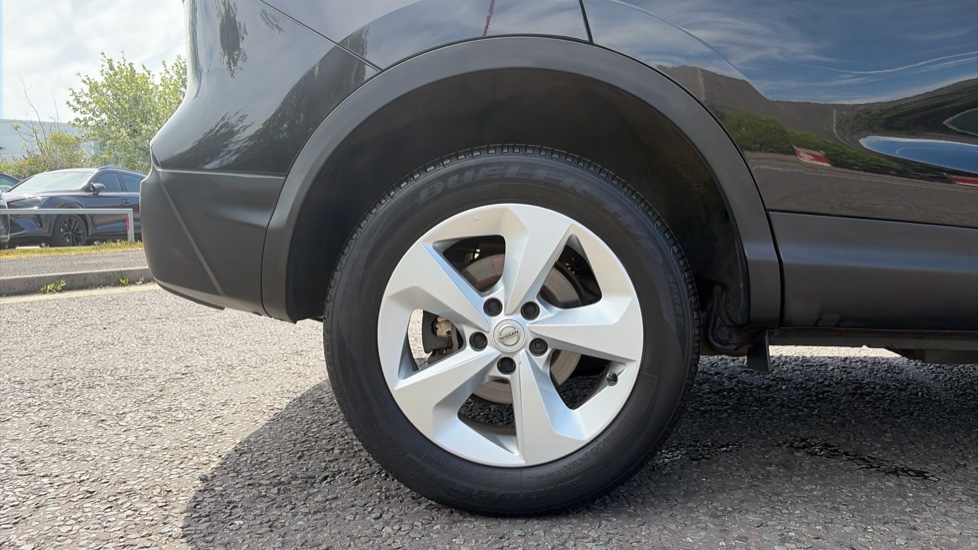 Nissan Qashqai 1.3 DiG-T Acenta Premium 5dr Petrol Hatchback - Image 7