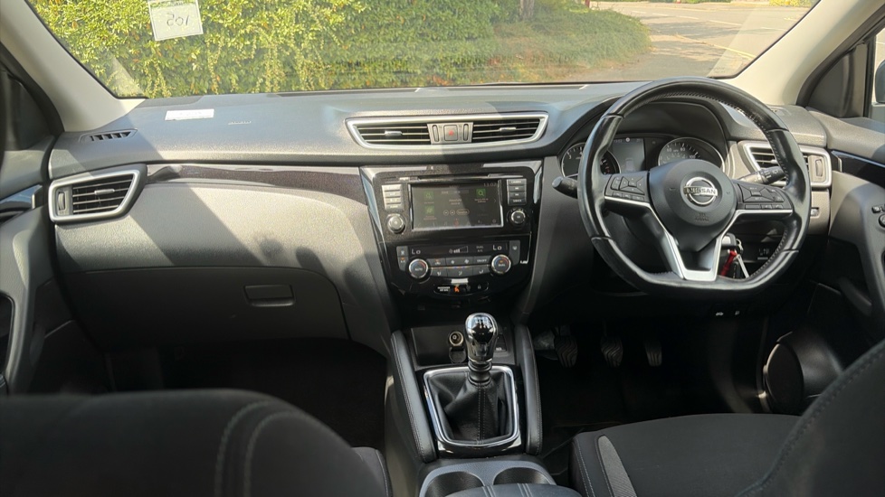 Nissan Qashqai 1.3 DiG-T Acenta Premium 5dr Petrol Hatchback - Image 10