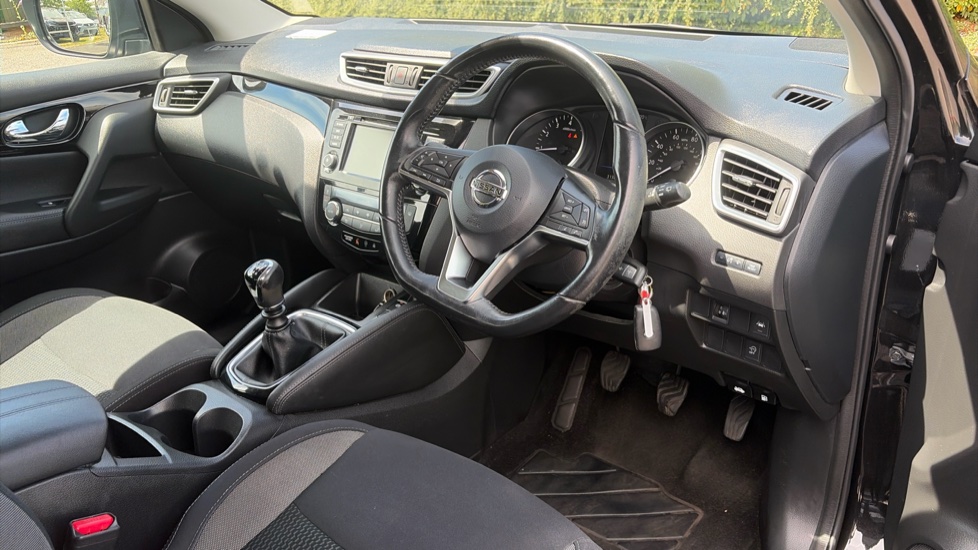 Nissan Qashqai 1.3 DiG-T Acenta Premium 5dr Petrol Hatchback - Image 11