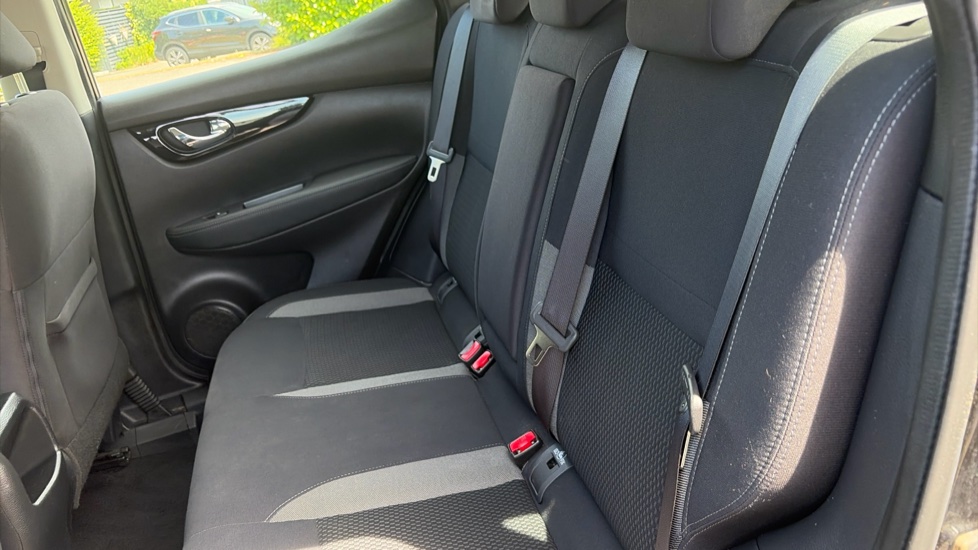 Nissan Qashqai 1.3 DiG-T Acenta Premium 5dr Petrol Hatchback - Image 16