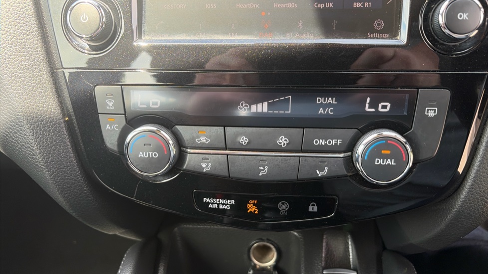 Nissan Qashqai 1.3 DiG-T Acenta Premium 5dr Petrol Hatchback - Image 25