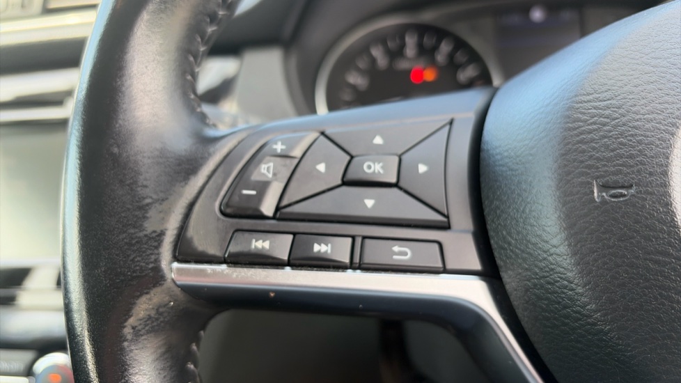 Nissan Qashqai 1.3 DiG-T Acenta Premium 5dr Petrol Hatchback - Image 30