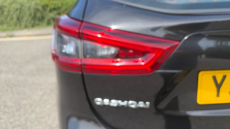 Nissan Qashqai 1.3 DiG-T Acenta Premium 5dr Petrol Hatchback - Image 38