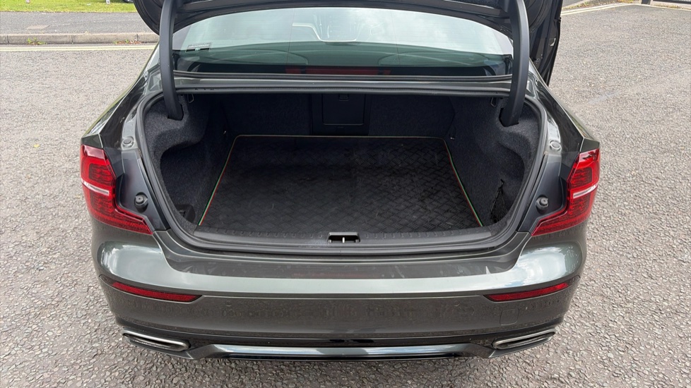Volvo S60 2.0 T5 R DESIGN Plus 4dr Auto Petrol Saloon - Image 4