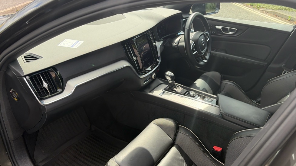 Volvo S60 2.0 T5 R DESIGN Plus 4dr Auto Petrol Saloon - Image 9