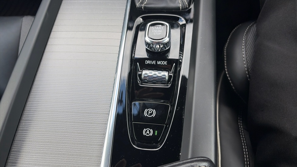 Volvo S60 2.0 T5 R DESIGN Plus 4dr Auto Petrol Saloon - Image 33