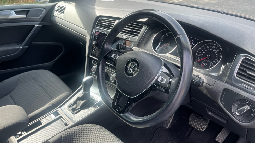 Volkswagen Golf 1.6 TDI Match 5dr DSG Diesel Hatchback - Image 11