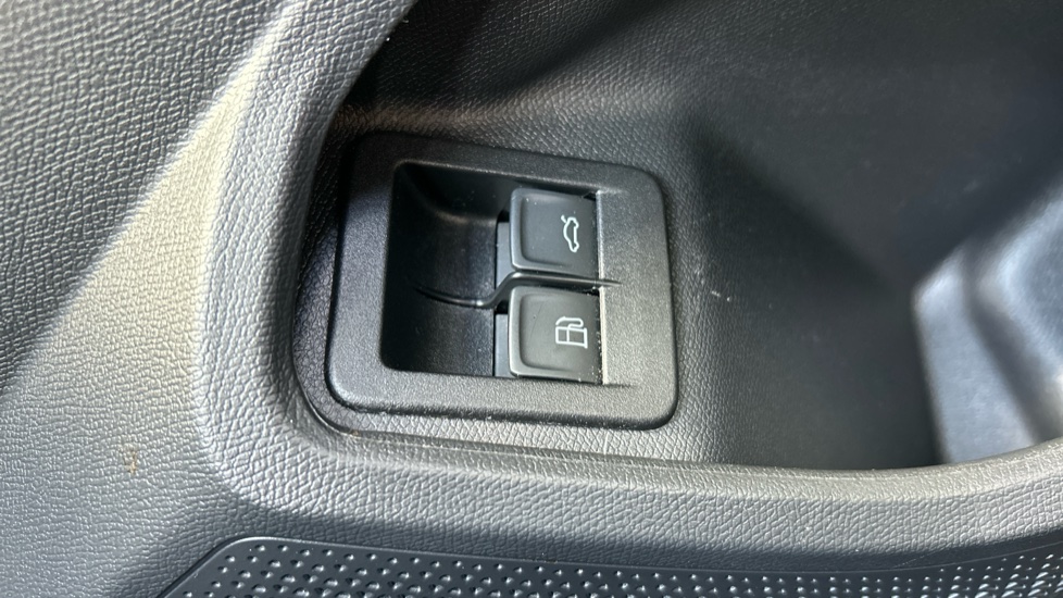 CUPRA Formentor 1.4 eHybrid 245 VZ2 5dr DSG Estate - Image 32