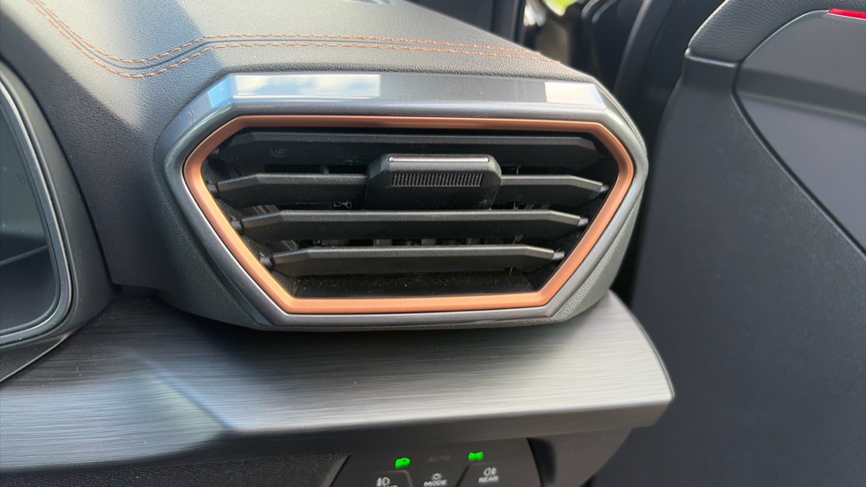 CUPRA Formentor 1.5 TSI 150 V2 5dr DSG Petrol Estate - Image 35
