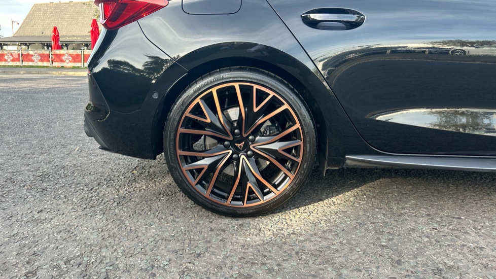 CUPRA Leon 2.0 TSI 300 VZ2 Design Edition 5dr DSG Petrol Hatchback - Image 22