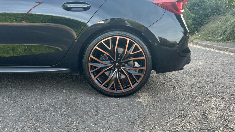 CUPRA Leon 2.0 TSI 300 VZ2 Design Edition 5dr DSG Petrol Hatchback - Image 23