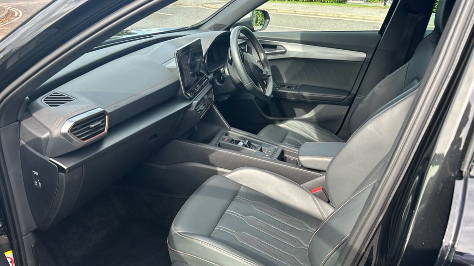CUPRA Formentor 1.5 TSI 150 V2 5dr DSG Petrol Estate - Image 2