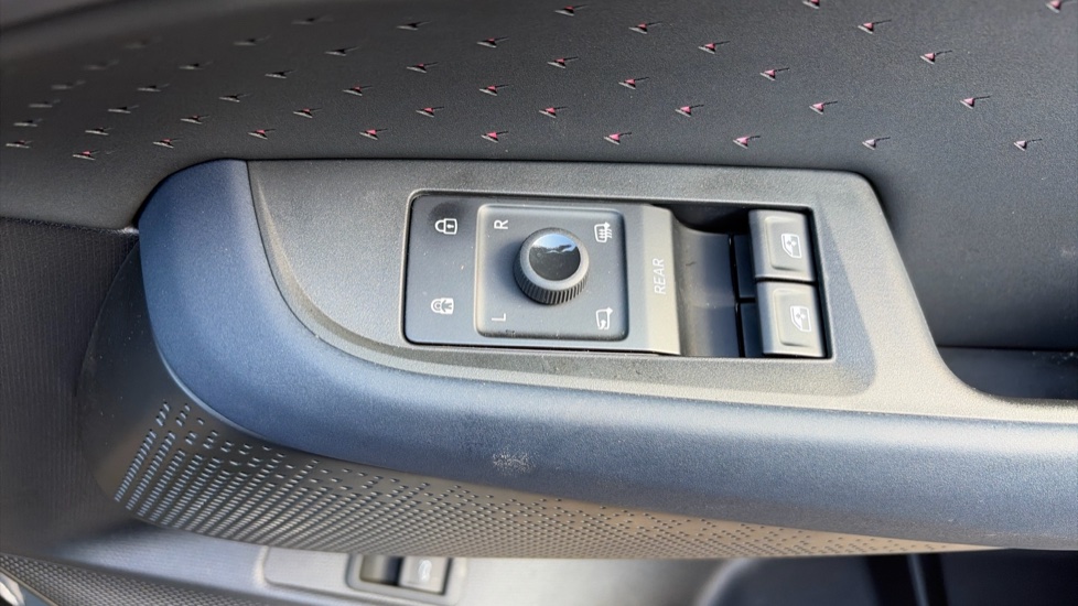 CUPRA Tavascan 250kW VZ1 77kWh AWD 5dr Auto Electric Estate - Image 31
