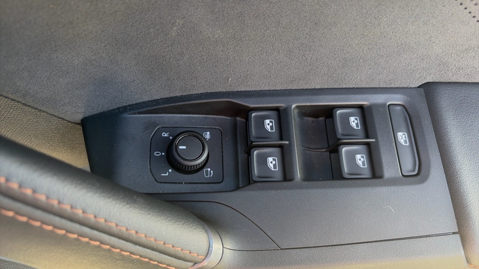 CUPRA Leon 1.5 eTSI 150 V2 5dr DSG Petrol Estate - Image 35