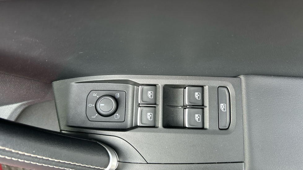 SEAT Leon 2.0 TSI EVO Xcellence Lux 5dr DSG Petrol Hatchback - Image 19