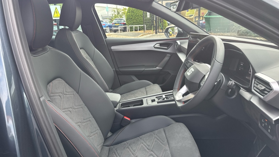 SEAT Leon 1.5 eTSI 150 FR Black Edition 5dr DSG [DAP] Petrol Hatchback - Image 15