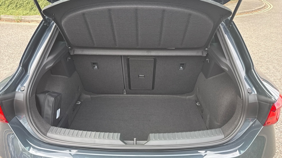 SEAT Leon 1.5 eTSI 150 FR Black Edition 5dr DSG [DAP] Petrol Hatchback - Image 20