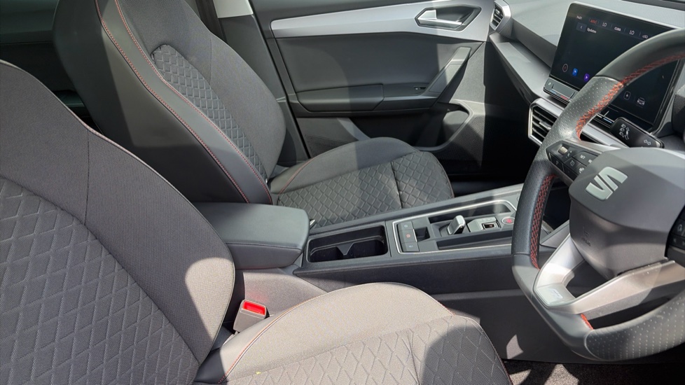 SEAT Leon 1.5 eTSI 150 FR 5dr DSG [DAP] Petrol Hatchback - Image 15