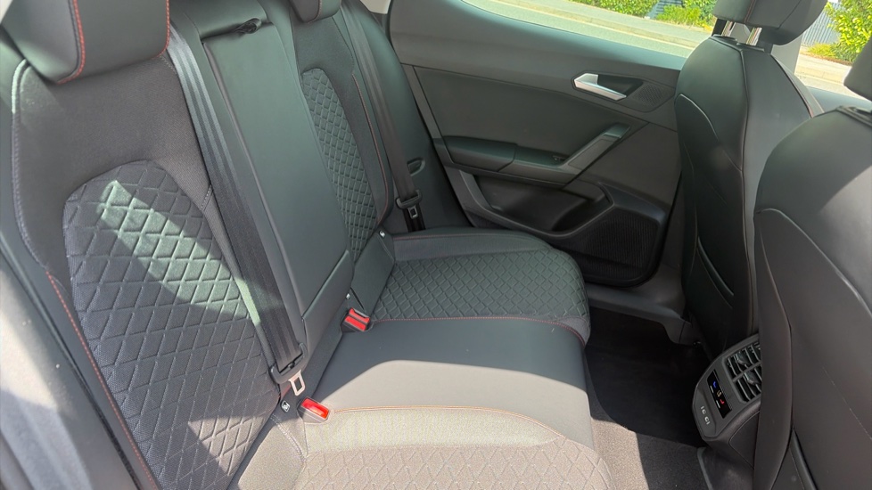 SEAT Leon 1.5 eTSI 150 FR 5dr DSG [DAP] Petrol Hatchback - Image 16