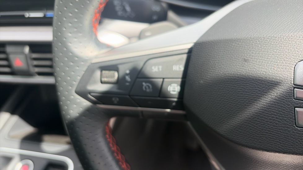 SEAT Leon 1.5 eTSI 150 FR 5dr DSG [DAP] Petrol Hatchback - Image 17