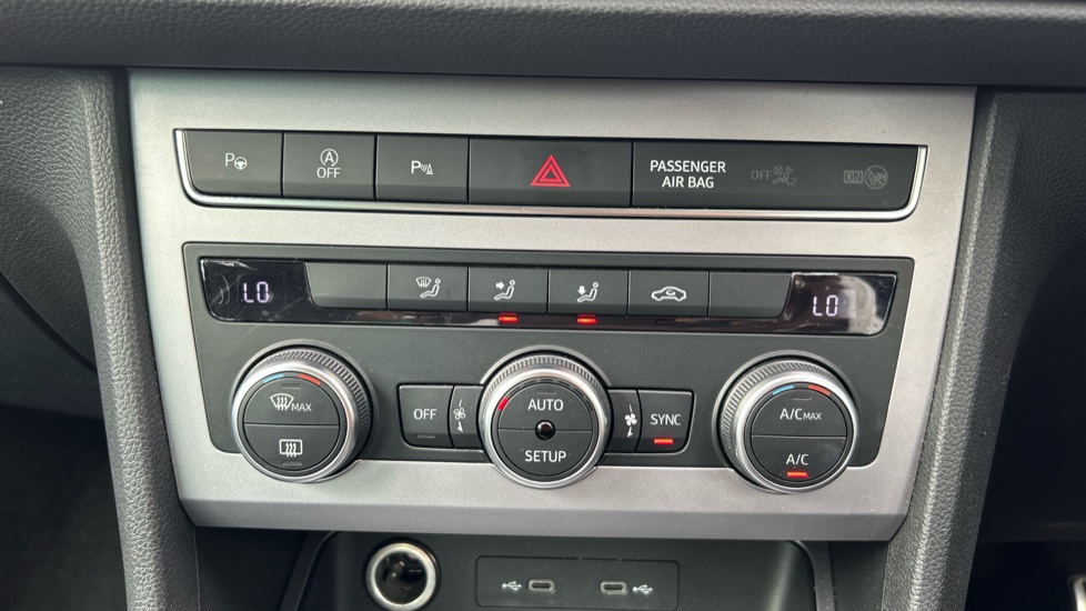 SEAT Ateca 1.5 TSI EVO FR 5dr DSG Petrol Estate - Image 13