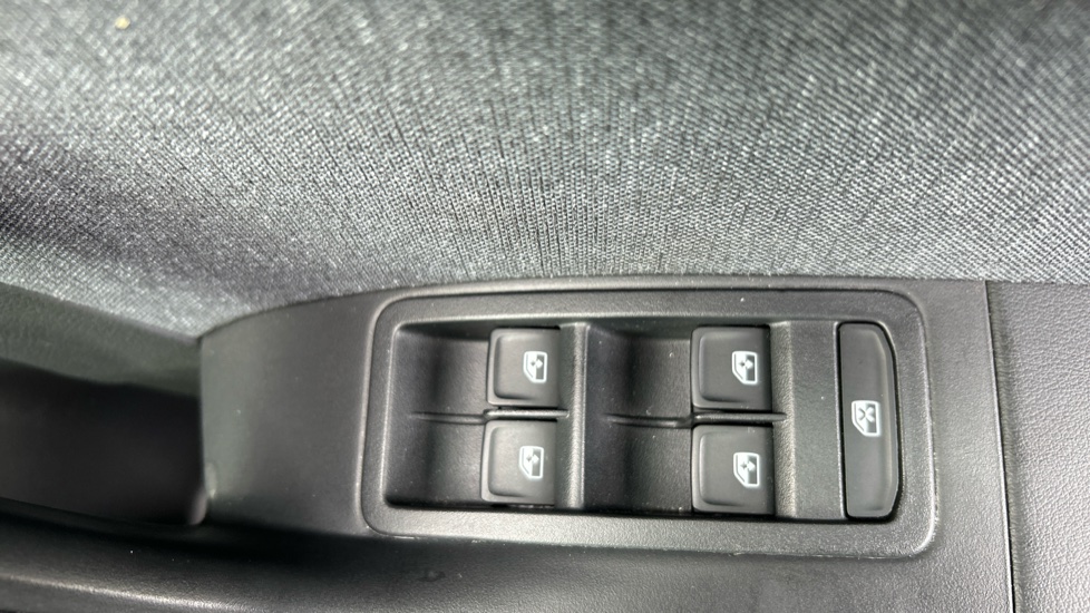 SEAT Ateca 1.5 TSI EVO SE Technology 5dr DSG Petrol Estate - Image 19