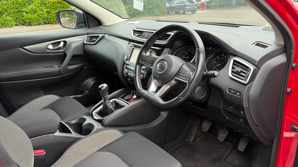 Nissan Qashqai 1.2 DiG-T N-Connecta 5dr Petrol Hatchback - Image 6