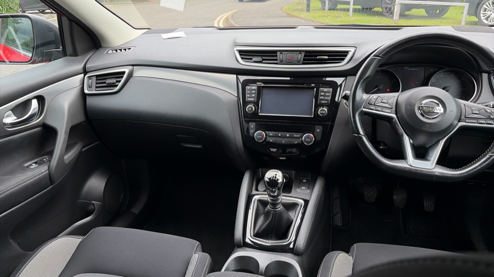 Nissan Qashqai 1.2 DiG-T N-Connecta 5dr Petrol Hatchback - Image 9
