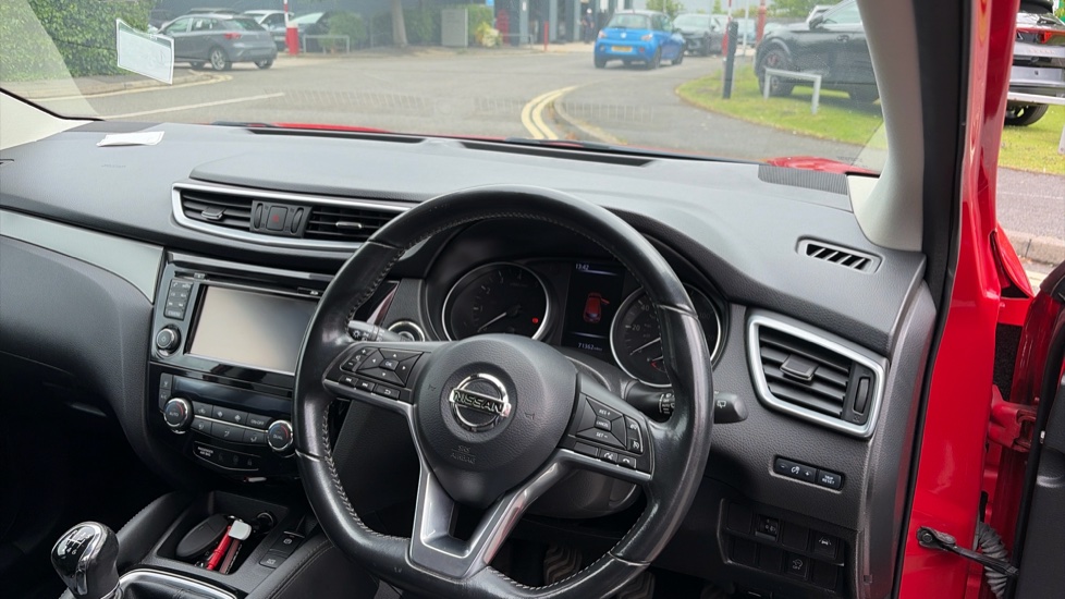 Nissan Qashqai 1.2 DiG-T N-Connecta 5dr Petrol Hatchback - Image 10