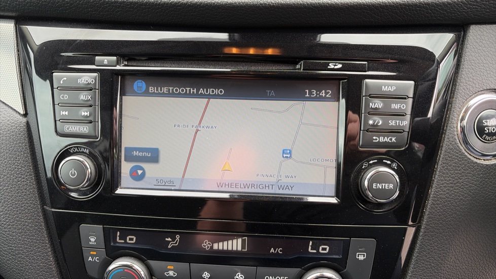 Nissan Qashqai 1.2 DiG-T N-Connecta 5dr Petrol Hatchback - Image 12