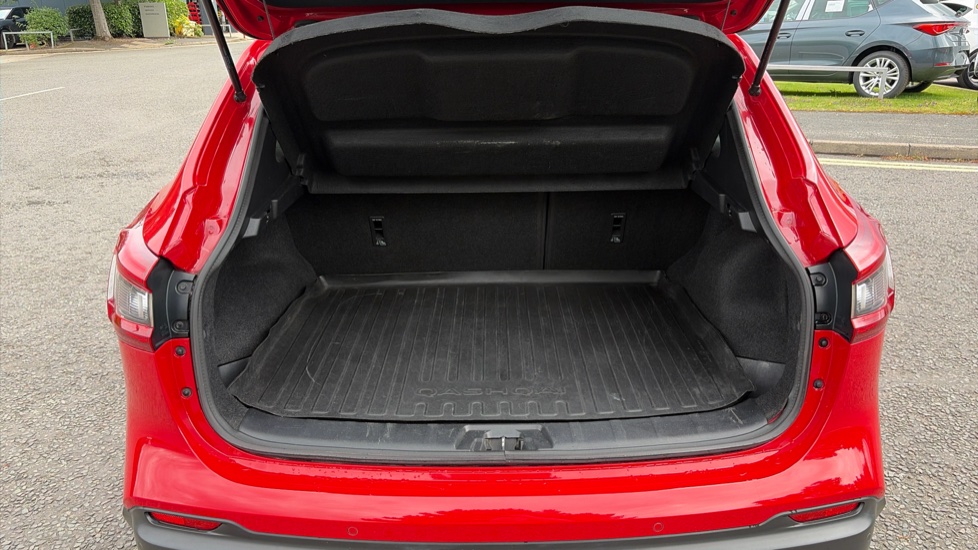 Nissan Qashqai 1.2 DiG-T N-Connecta 5dr Petrol Hatchback - Image 20
