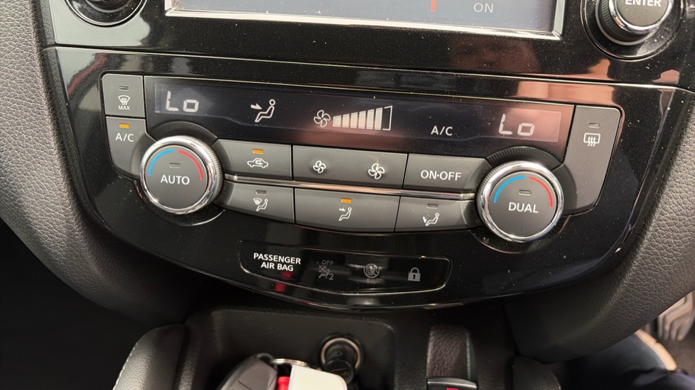 Nissan Qashqai 1.2 DiG-T N-Connecta 5dr Petrol Hatchback - Image 26