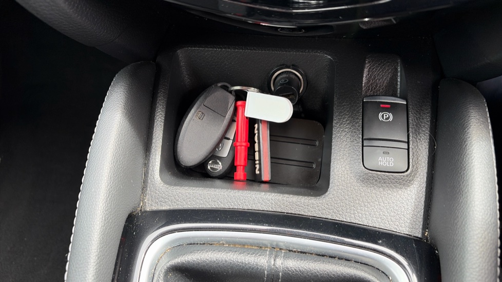 Nissan Qashqai 1.2 DiG-T N-Connecta 5dr Petrol Hatchback - Image 27