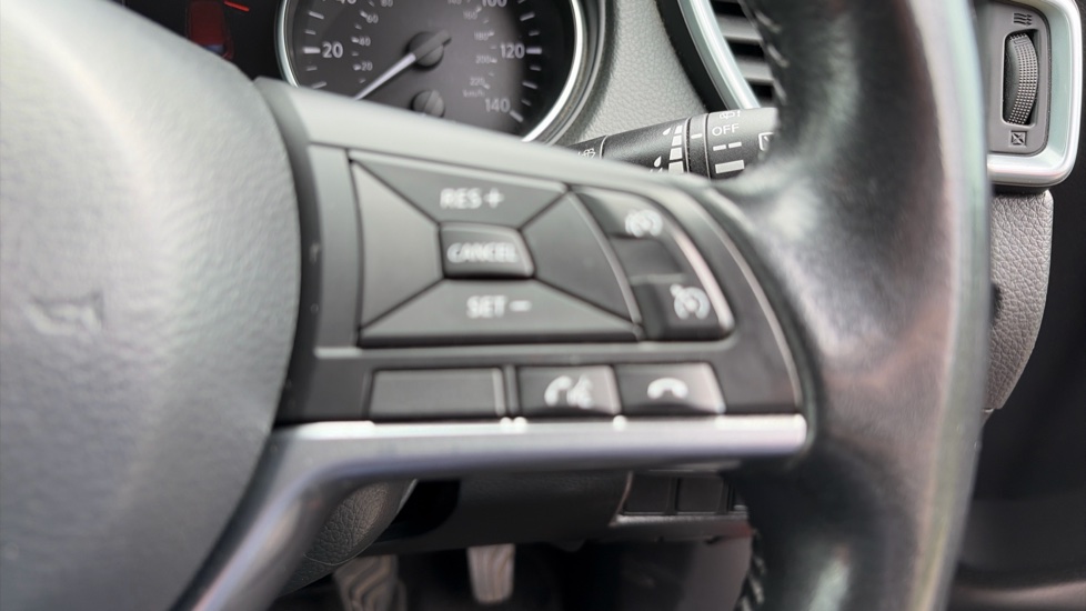 Nissan Qashqai 1.2 DiG-T N-Connecta 5dr Petrol Hatchback - Image 33