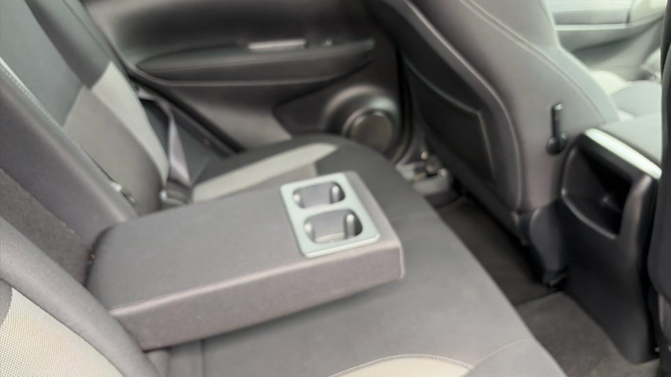 Nissan Qashqai 1.2 DiG-T N-Connecta 5dr Petrol Hatchback - Image 37