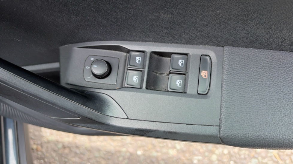SEAT Arona 1.0 TSI 110 SE Technology 5dr DSG Petrol Hatchback - Image 31