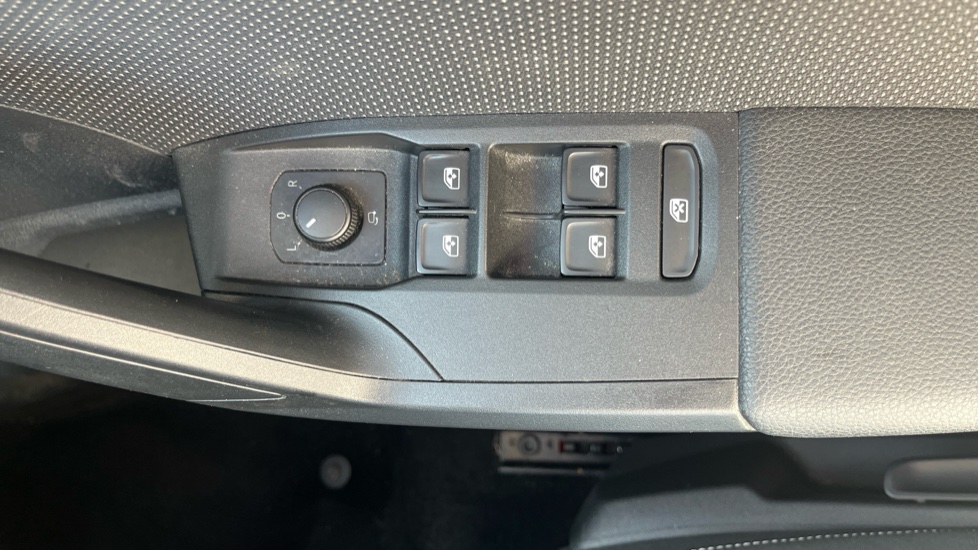 SEAT Arona 1.0 TSI 115 Xcellence [EZ] 5dr DSG Petrol Hatchback - Image 27