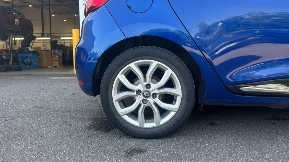 Renault Clio 1.2 16V Dynamique Nav 5dr Petrol Hatchback - Image 7