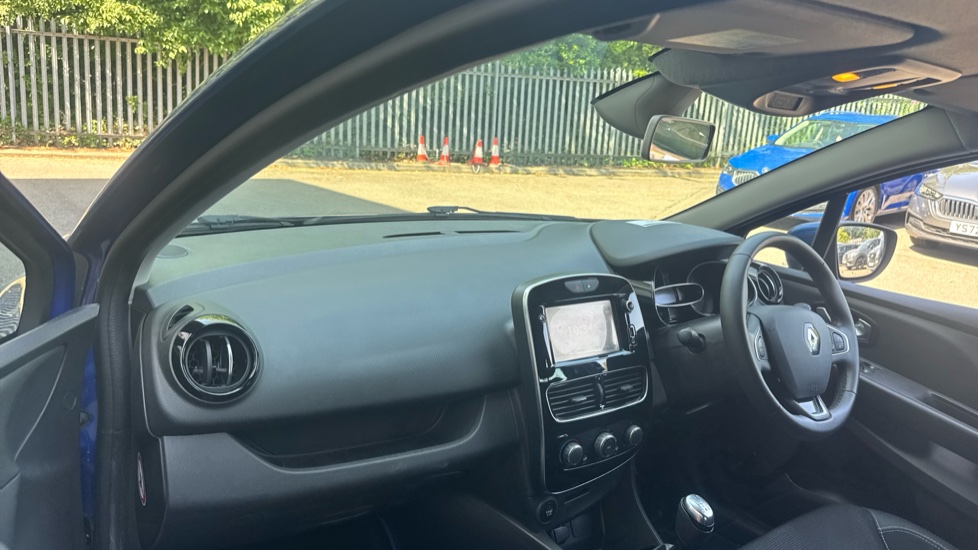 Renault Clio 1.2 16V Dynamique Nav 5dr Petrol Hatchback - Image 9
