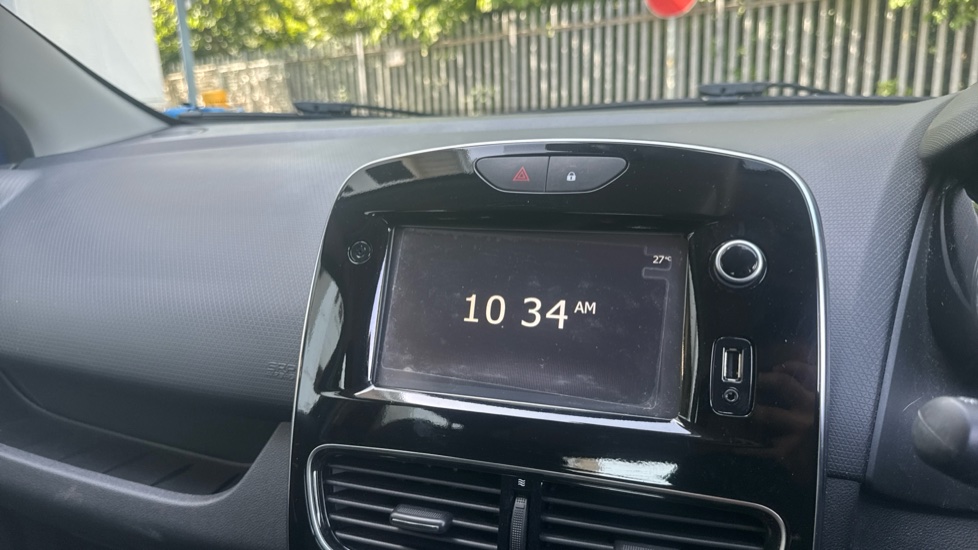 Renault Clio 1.2 16V Dynamique Nav 5dr Petrol Hatchback - Image 12