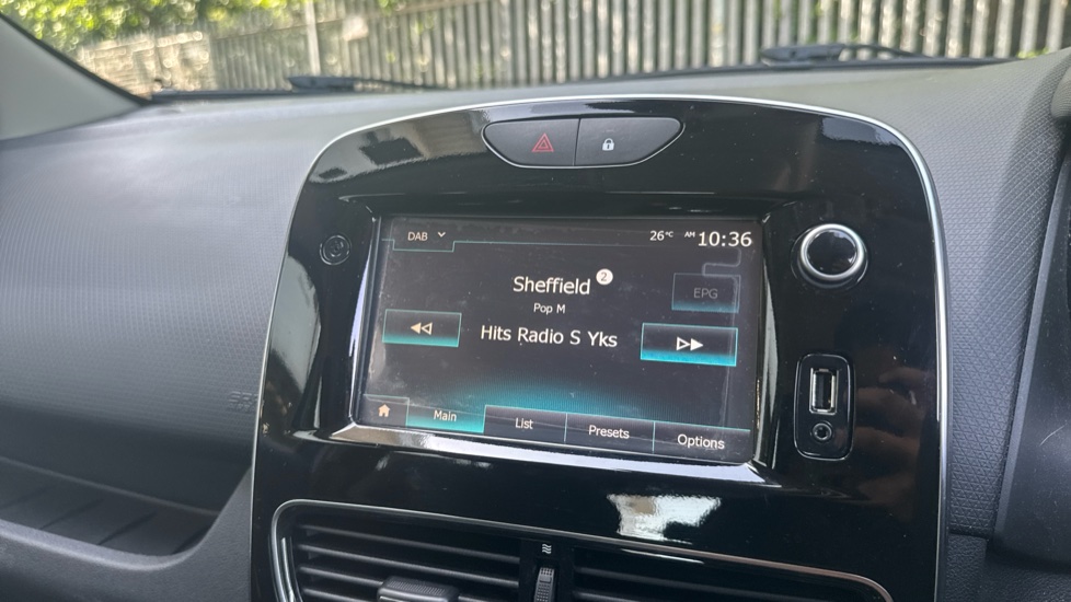 Renault Clio 1.2 16V Dynamique Nav 5dr Petrol Hatchback - Image 25