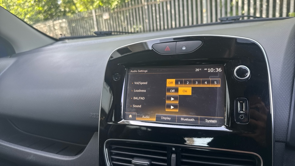 Renault Clio 1.2 16V Dynamique Nav 5dr Petrol Hatchback - Image 30