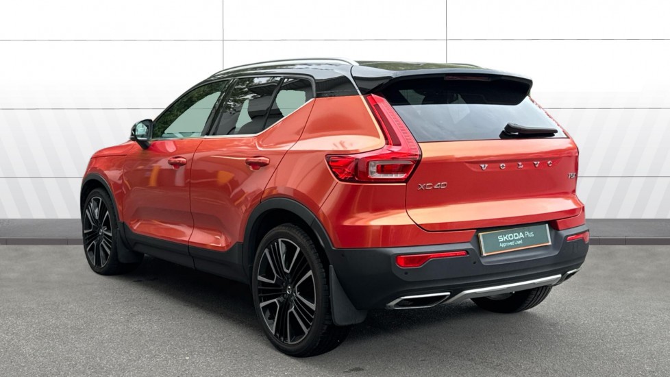 Volvo XC40 2.0 T5 Inscription Pro 5dr AWD Geartronic Petrol Estate - Image 2