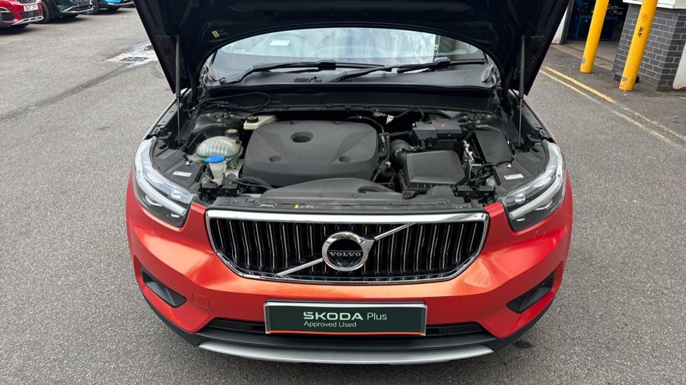Volvo XC40 2.0 T5 Inscription Pro 5dr AWD Geartronic Petrol Estate - Image 8