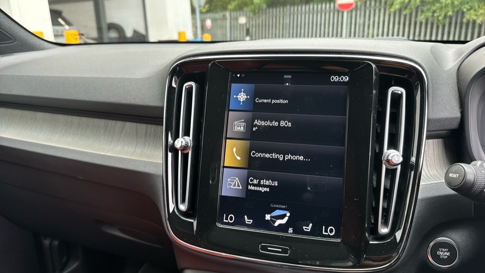Volvo XC40 2.0 T5 Inscription Pro 5dr AWD Geartronic Petrol Estate - Image 12