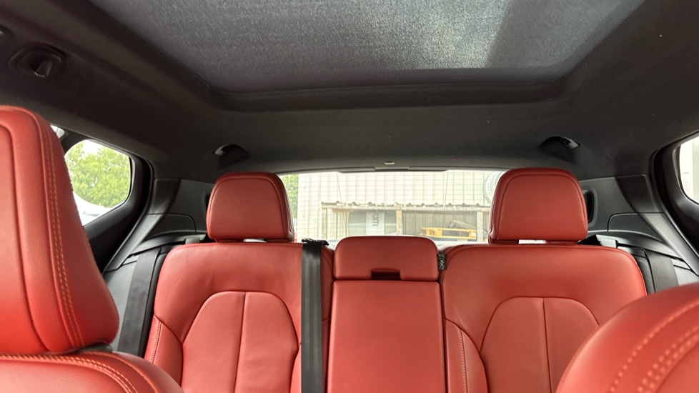 Volvo XC40 2.0 T5 Inscription Pro 5dr AWD Geartronic Petrol Estate - Image 15